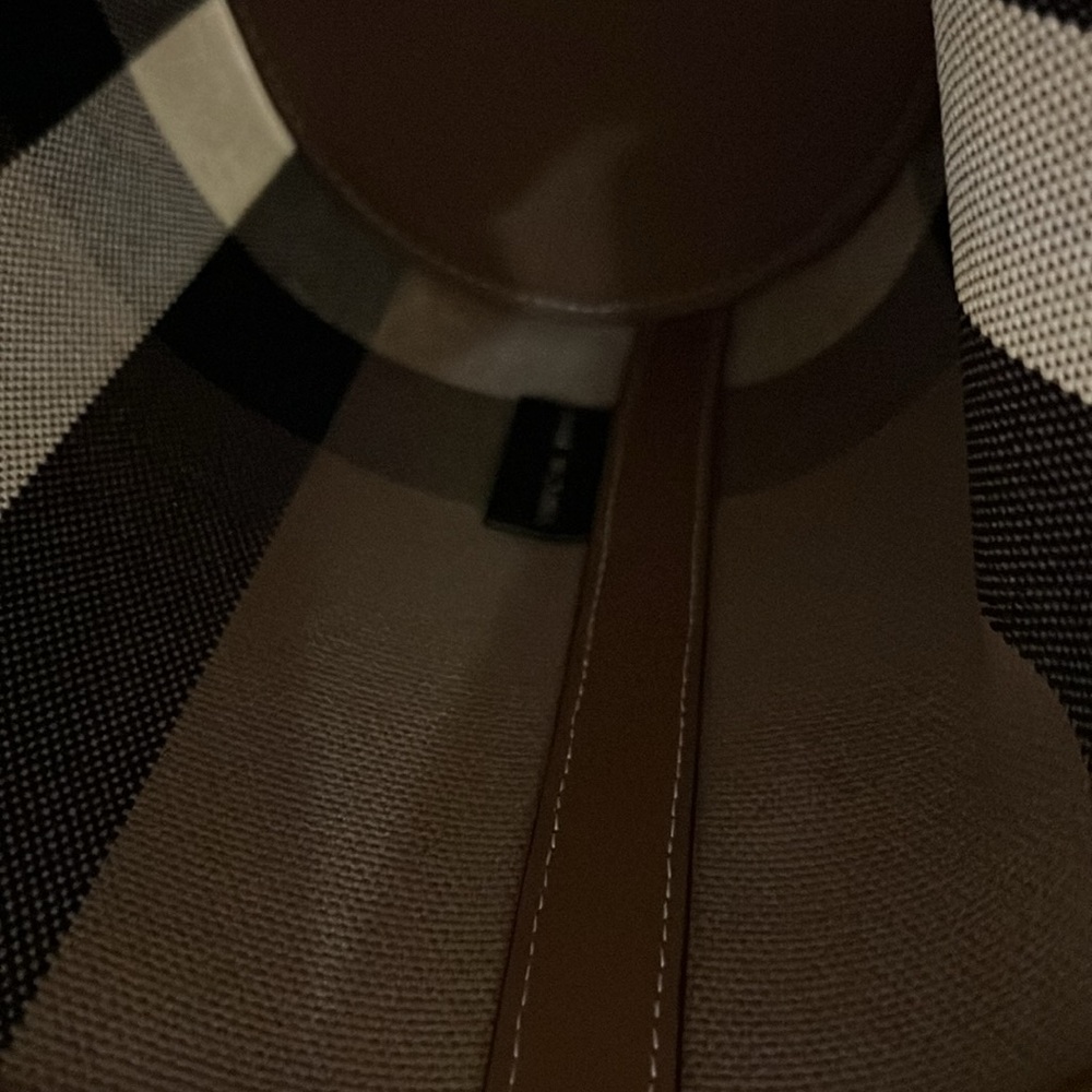 🔥🔥🔥Authentic Burberry Check Bucket - Picture 9 of 12